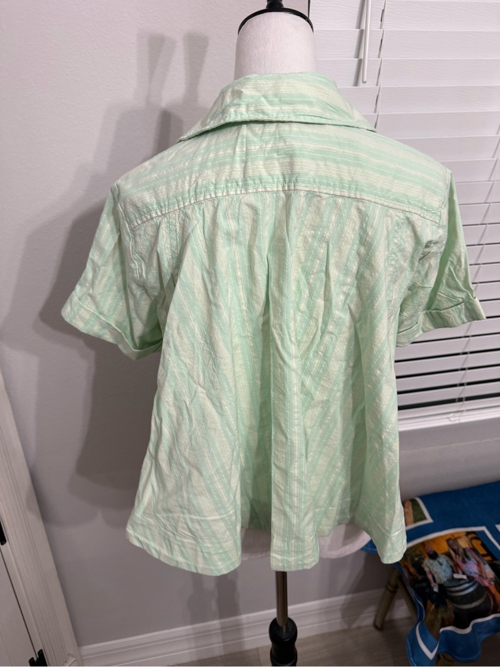 Anthropologie Maeve short-sleeve swing top featuring a relaxed fit - Picture 3 of 9